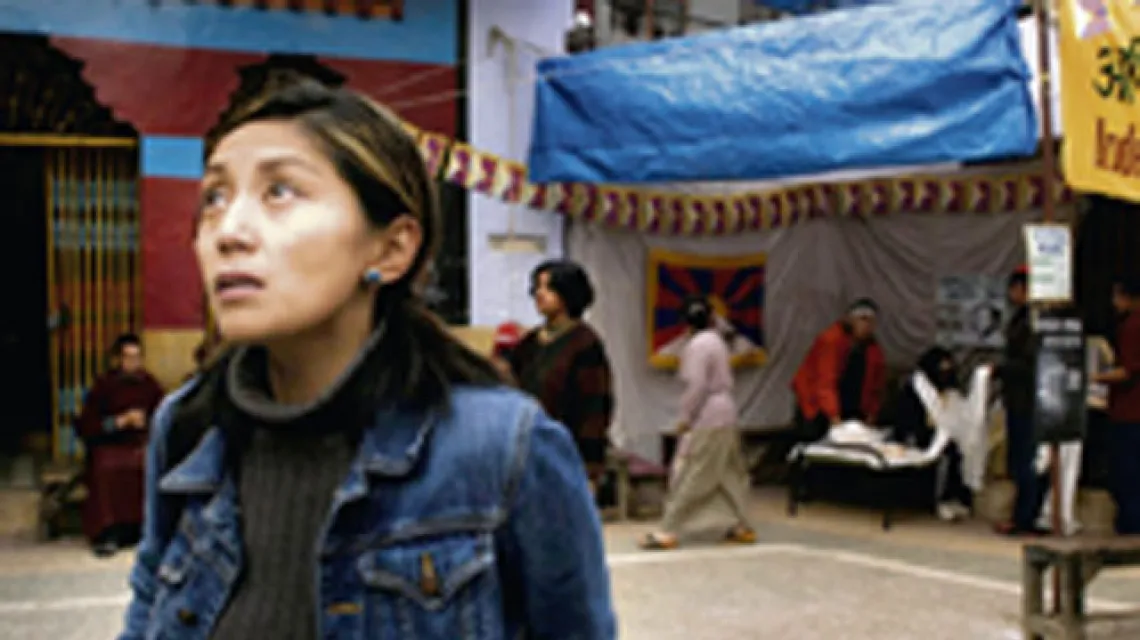 Młoda Tybetanka w Dharamsali /fot. materiały dystrybutora / 