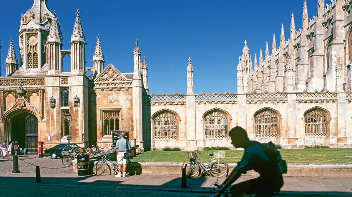 Założony w 1209 roku Uniwersytet Cambridge to druga najstarsza uczelnia w Anglii. / Dorling Kindersley / BE&W