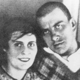 Lili Brik i Majakowski w ich mieszkaniu przy ul. Giendrikow pierieułok, 1926 r. / 