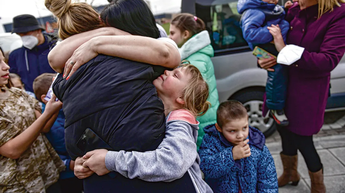 Spotkanie rodziny ukraińskich imigrantów w Cizur Menor, Hiszpania, 15 marca 2022 r. / ALVARO BARRIENTOS / AP / EAST NEWS