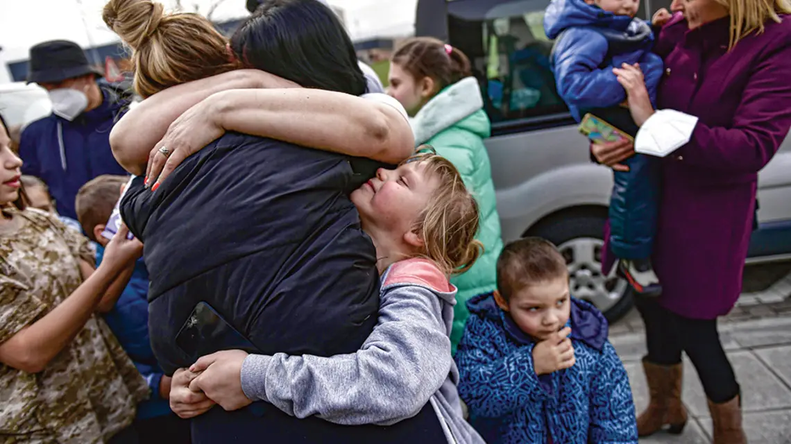Spotkanie rodziny ukraińskich imigrantów w Cizur Menor, Hiszpania, 15 marca 2022 r. / ALVARO BARRIENTOS / AP / EAST NEWS