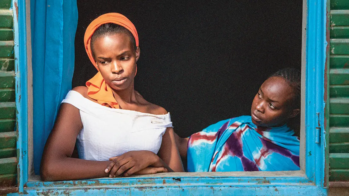 Rihane Khalil Alio jako Maria i Achouackh Abakar Souleymane jako Amina w filmie „Lingui” / MATERIAŁY PRASOWE