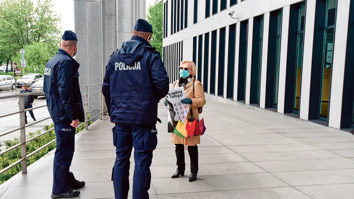 Protest przed Sądem Apelacyjnym w Krakowie w sprawie przywrócenia sędziów odsuniętych od orzekania. Kraków, 18 maja 2021 r. / MAREK LASYK / REPORTER