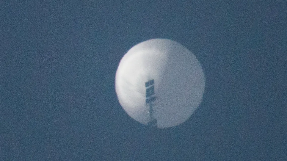 Chiński balon szpiegowski nad Montaną, USA – zdjęcie wykonane przez mieszkańca Billings w stanie Montana 1 lutego 2023 r. /  / fot. Chase Doak / Wikimedia Commons