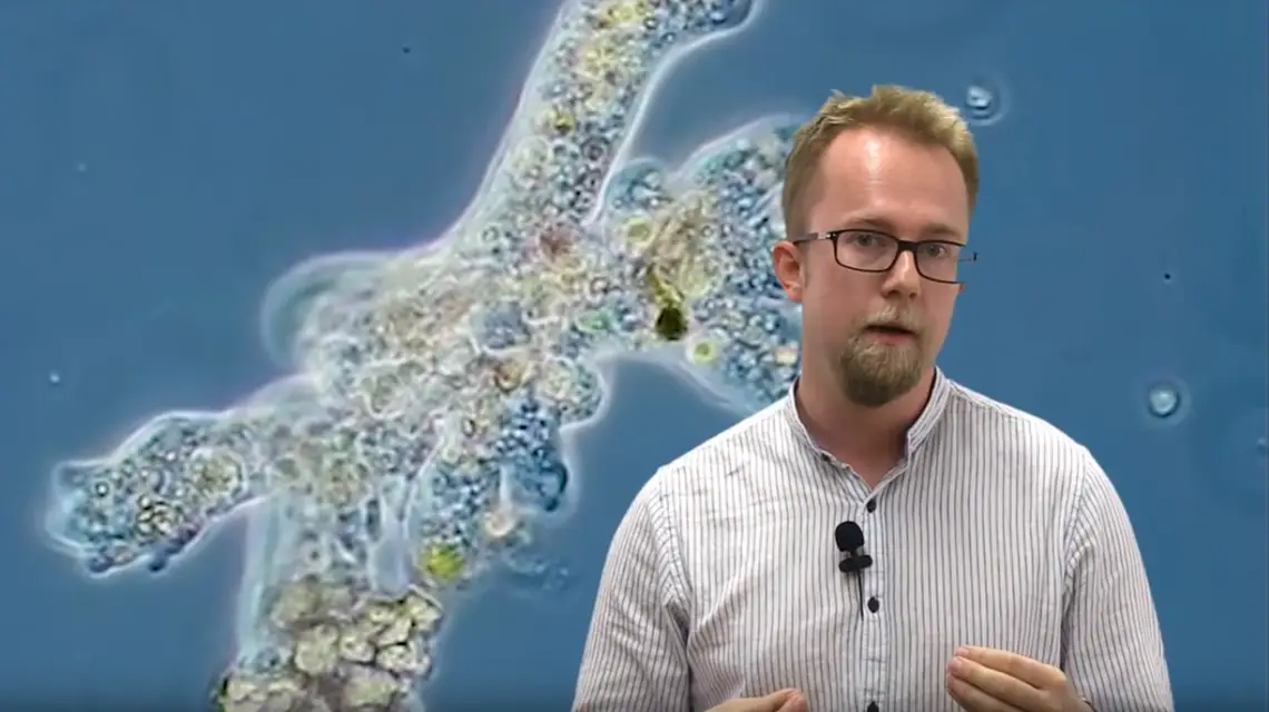 Łukasz Lamża w 1. odcinku cyklu "Czytamy Naturę" / fot. Centrum Kopernika / 