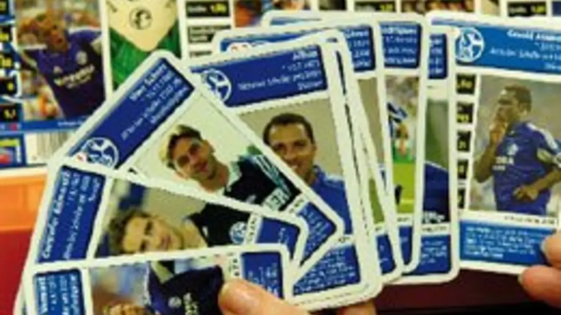 Prezydent Putin i były kanclerz Schröder osobiście pomagali w zawarciu tego kontraktu: w 2006 r. Gazprom otrzymał tytuł głównego sponsora klubu piłkarskiego Schalke 04, płacąc 125 mln euro. Logo Gazpromu jest dziś na koszulkach zespołu. / 