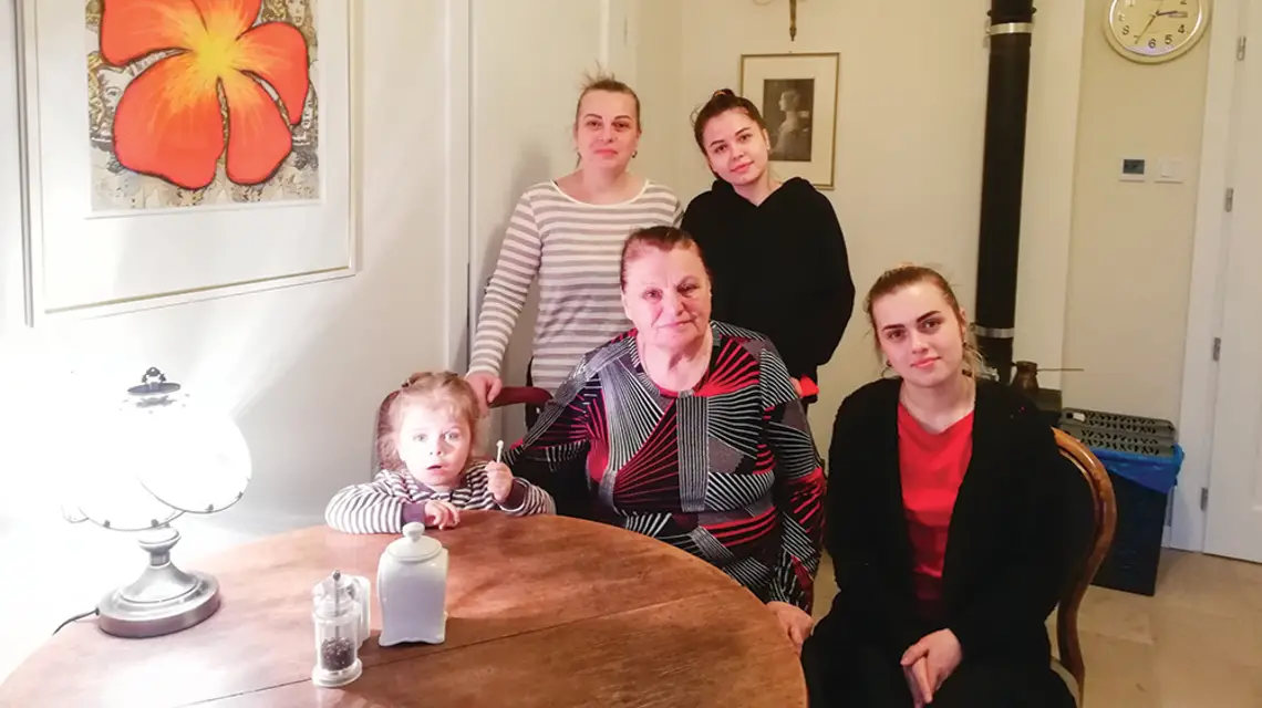 Angelina, Swietłana, Katerina, Ela i Anna w domu w Udryczach. 31 marca 2022 r. / ELIZA LESZCZYŃSKA-PIENIAK