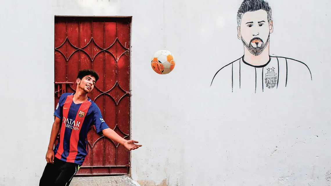 Lionel Messi na ścianach biednej dzielnicy Karaczi, Pakistan, czerwiec 2018 r. / AKHTAR SOOMRO / REUTERS / FORUM