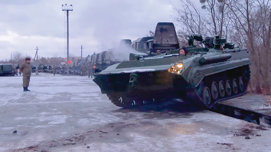 Transport sił rosyjskich, które miały atakować Kijów od północy, odbywał się głównie koleją. Gdzieś na Białorusi, 19 stycznia 2022 r. / RUSSIAN DEFENCE MINISTRY / TASS / FORUM