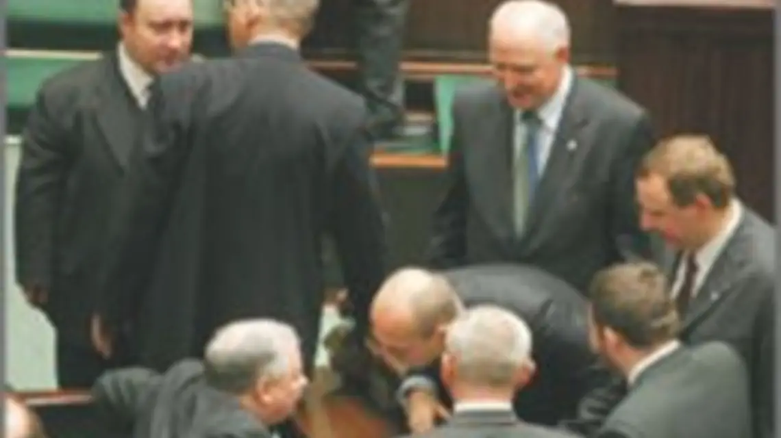 W Polsce są szczególne powody, by wystrzegać się moralnych uzdrowicieli państwa, odkąd słowo "sanacja" skompromitowało się w II RP. / 