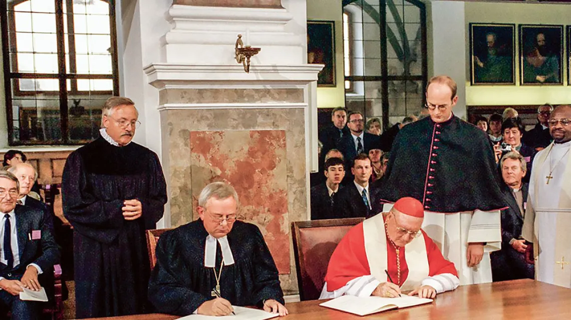 Podpisanie Wspólnej Deklaracji w Sprawie Nauki o Usprawiedliwieniu między Kościołem katolickim i Światową Federacją Luterańską, Augsburg w Niemczech, 31 października 1999 r. / TWITTER / TOGETHER IN HOPE