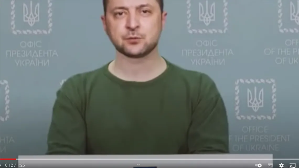 Kadr ze sfałszowanego przemówienia Wołodymyra Zełenskiego (deepfake) / / źródło: YouTube