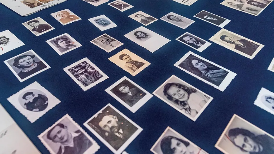 Zdjęcia osób, które otrzymały fałszywe paszporty, na prezentacji materiałów archiwalnych z publikacji „Lista Ładosia”, Warszawa, 12 grudnia 2019 r. / INSTYTUT PILECKIEGO