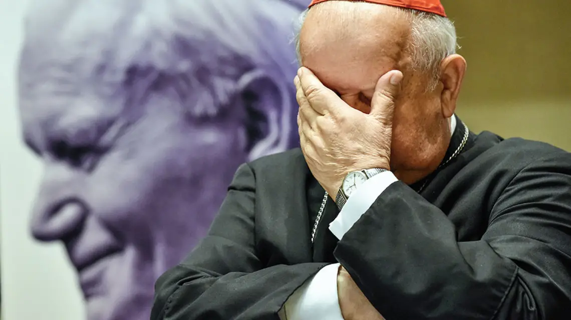 Kard. Stanisław Dziwisz podczas konferencji prasowej przed konsekracją kościoła św. Jana Pawła II na krakowskich Białych Morzach, październik 2016 r. / JACEK BEDNARCZYK / PAP