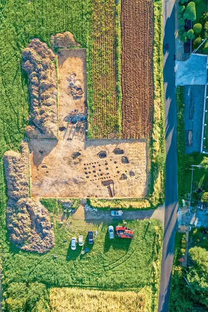 Odsłonięty przez archeologów zarys długiego domu, lato 2020 r. / / MARTA KORCZYŃSKA / PAN