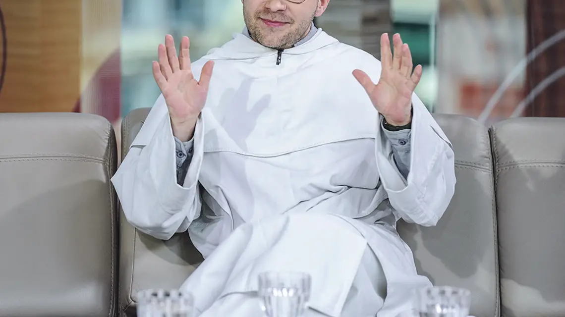 O. Paweł Gużyński na planie programu „Dzień dobry TVN”, 2011 r. / PIOTR BŁAWICKI / EAST NEWS