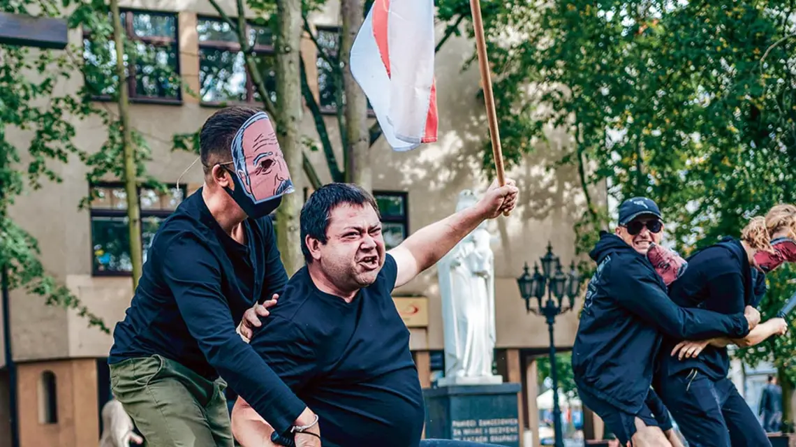 Sasza Reznikow podczas happeningu „Stop przemocy na Białorusi”, Gdynia, 13 września 2020 r. / BARTOSZ BAŃKA / AGENCJA GAZETA