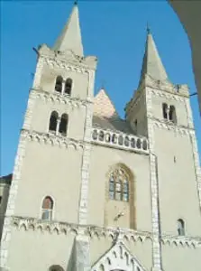 Spiška Kapitula, romańska fasada katedry św. Marcina (fot. autorów) / 