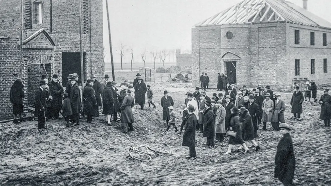 Poświęcenie domów mieszkalnych Spółdzielni Mieszkaniowej „Praca”. Poznań, listopad 1929 r. / NAC