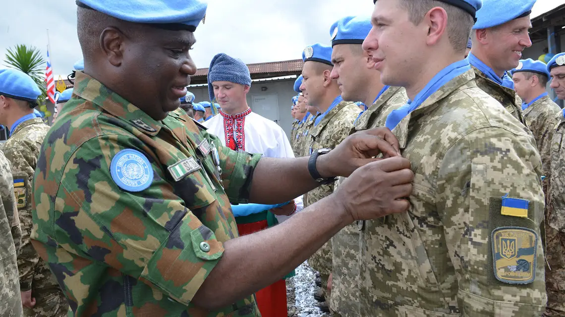 Odznaczenia dla ukraińskich żołnierzy służących w siłach pokojowych ONZ w Liberii na zakończenie misji, Monrovia, 30 marca 2018 r. United Nations Mission in Liberia / Materiały prasowe / 
