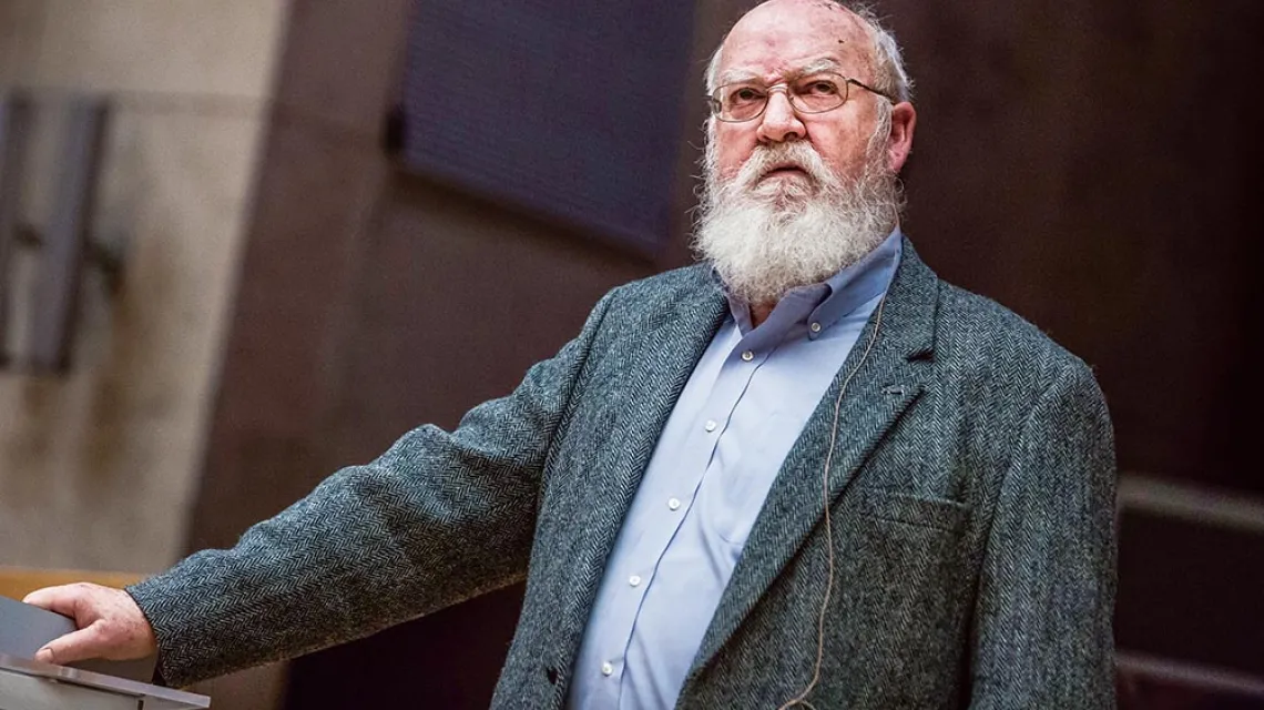 Daniel Dennett podczas wykładu na Uniwersytecie Jagiellońskim, październik 2017 r. Przeciwko zaproszeniu na UJ zdeklarowanego ateisty  protestowały środowiska konserwatywne, na czele z małopolską kurator oświaty Barbarą Nowak. / ANDRZEJ BANAŚ / POLSKA PRESS / EAST NEWS