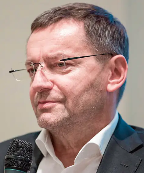  / ADAM WALANUS