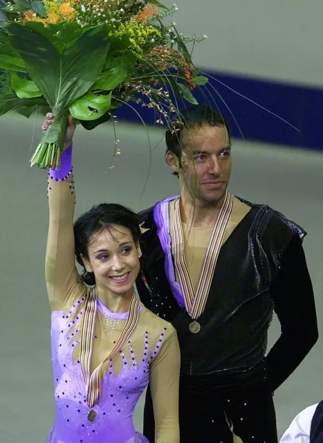 Sarah Abitbol i Stéphane Bernadis, brązowi medaliści Mistrzostw Europy w łyżwiarstwie figurowym, Bratysława, styczeń 2001 r. / FOT. JACQUES DEMARTHON / AFP / EASTNEWS / 
