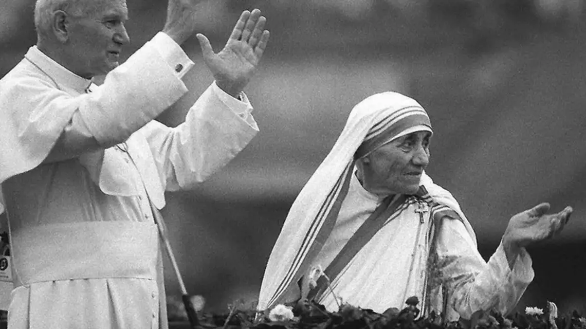  / Jan Paweł II i Matka Teresa. 1986 r. Fot: AFP/East News