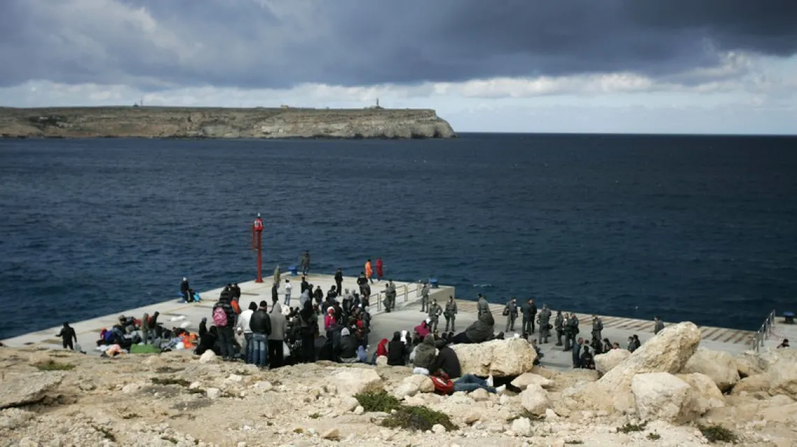 Obóz dla uchodźców na Lampedusie, Włochy /  / fot. Vincenzo Tersigni / EIDON / REPORTER