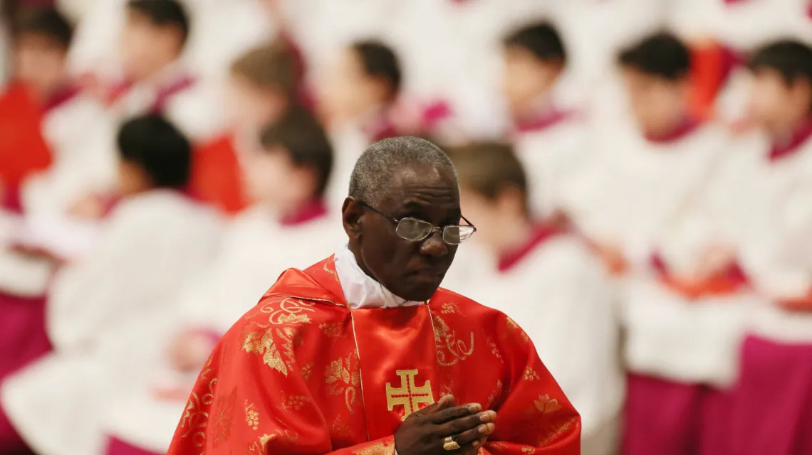 Kard. Robert Sarah podczas konklawe, Watykan, 12 marca 2013 r. / Fot. GALAZKA / SIPA / EAST NEWS / 