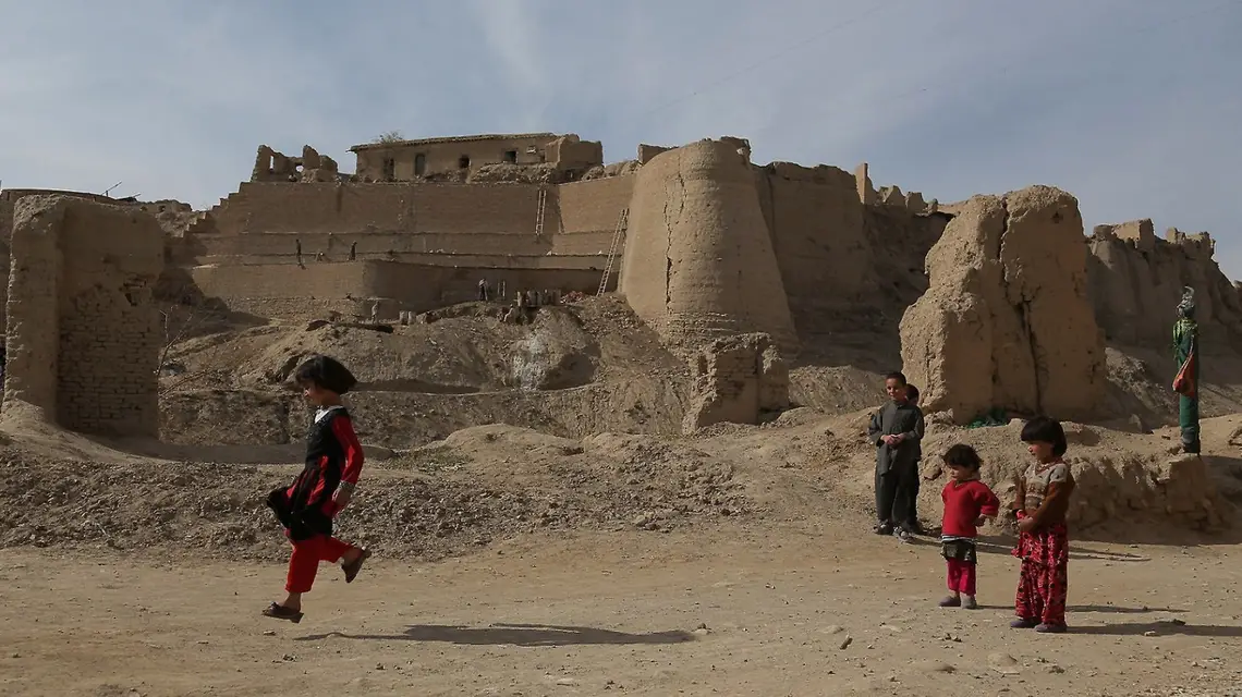 Starożytne ruiny w Ghazni, listopad 2013 r. / / FOT. RAHMATULLAH ALIZADA / AFP/EAST NEWS