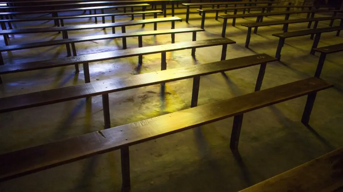 Wnętrze jednego z rwandyjskich kościołów, Kibuye, marzec 2014 r. / Fot. Brendan Bannon / Polaris / East News / 