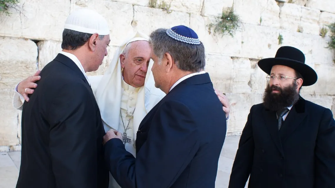 Papież Franciszek pod Ścianą Płaczu w Jerozolimie, maj 2014 r. / / fot. AFP/EAST NEWS