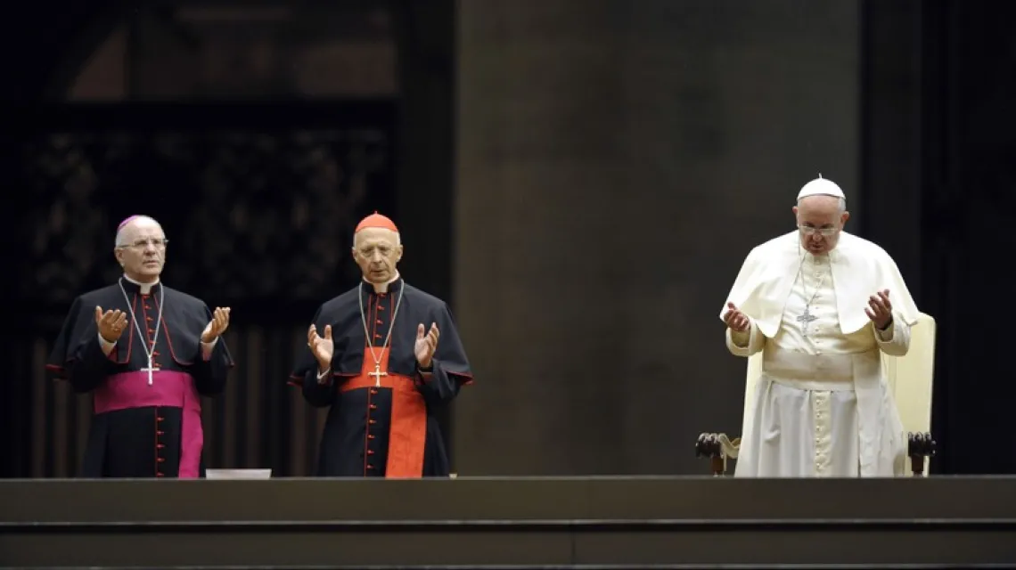 Nunzio Galantino, Angelo Bagnasco i papież Franciszek. Fot; STEFANO CAROFEI/AGF EDITO/SIPA/EAST NEWS / 