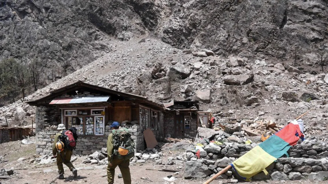 Zniszczona wioska Ghodatabel w Dolinie Langtang po trzęsieniu ziemi. Nepal, 1 maja 2015 r. /  / fot. IDF Spokesman / REPORTER