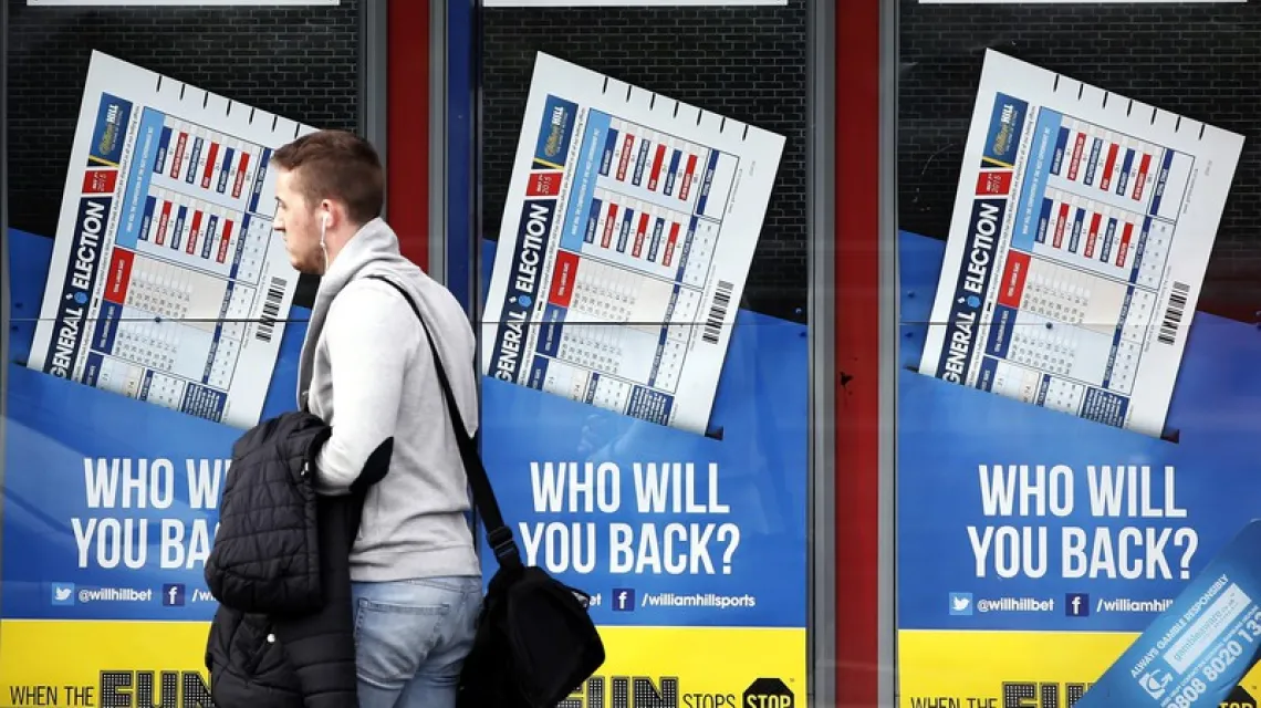 Bukmacherzy przyjmują zakłady co do wyników wyborów w Wielkiej Brytanii /  / fot. AP / FOTOLINK