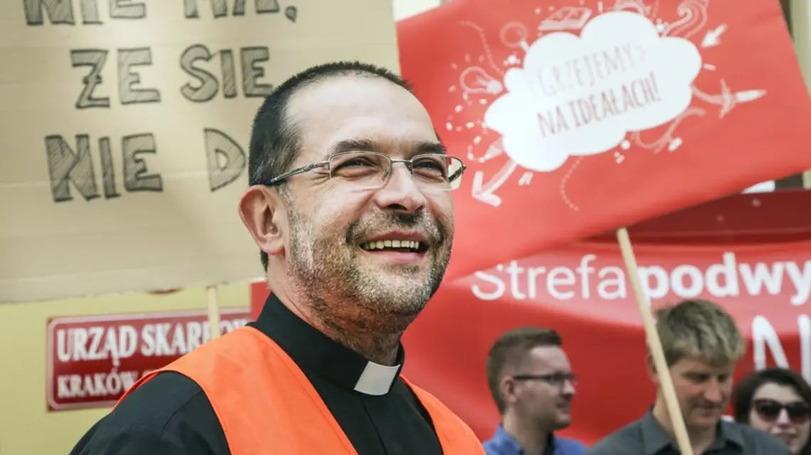 Happening ks. Stryczka pod Urzędem Skarbowym w Krakowie, 25.06.2015 r. / Fot. Beata Zawrzel/REPORTER / 
