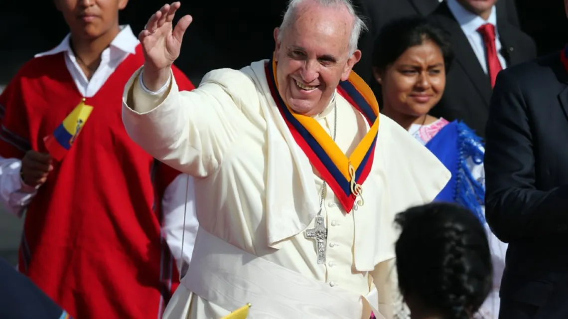Papież Franciszek na lotnisku w Quito, Ekwador, 5 lipca 2015 r. / fot. AP / FOTOLINK
