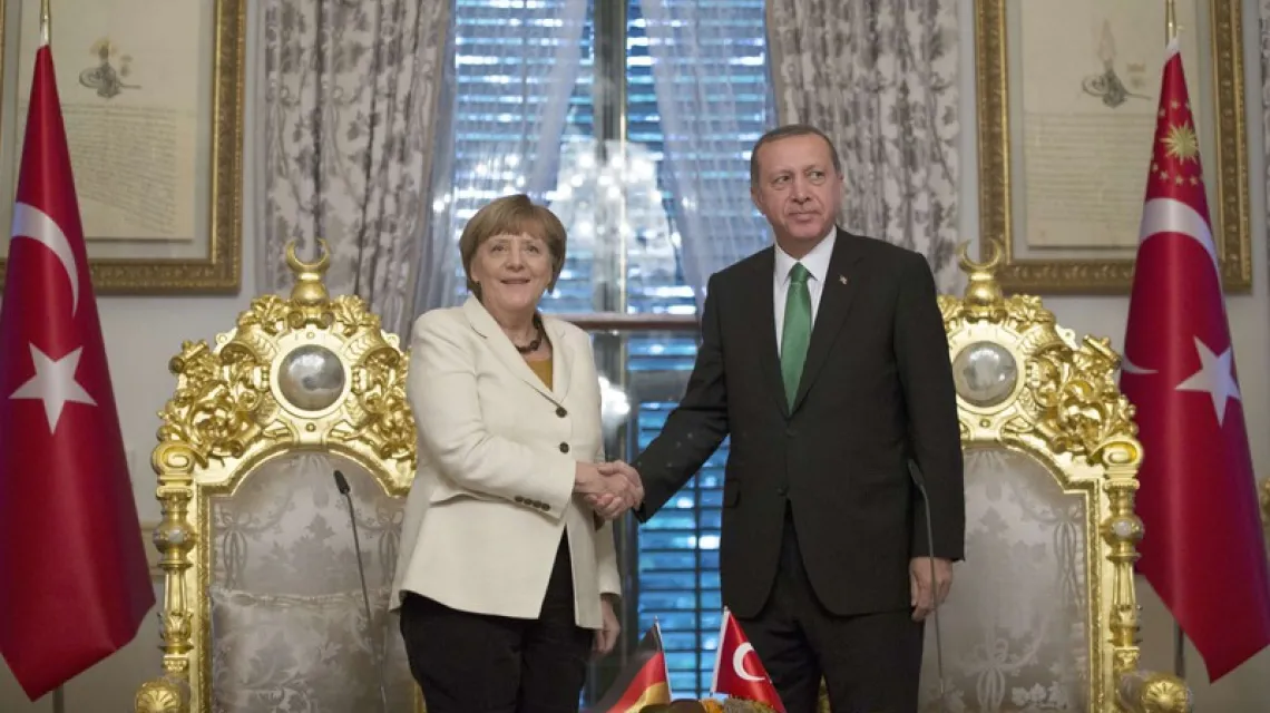 Kanclerz Niemiec Angela Merkel i prezydent Turcji Recep Tayyip Erdoğan. Stambuł, 18.10.2015 r. /  / Fot. FP PHOTO /POOL / TOLGA BOZOGLU