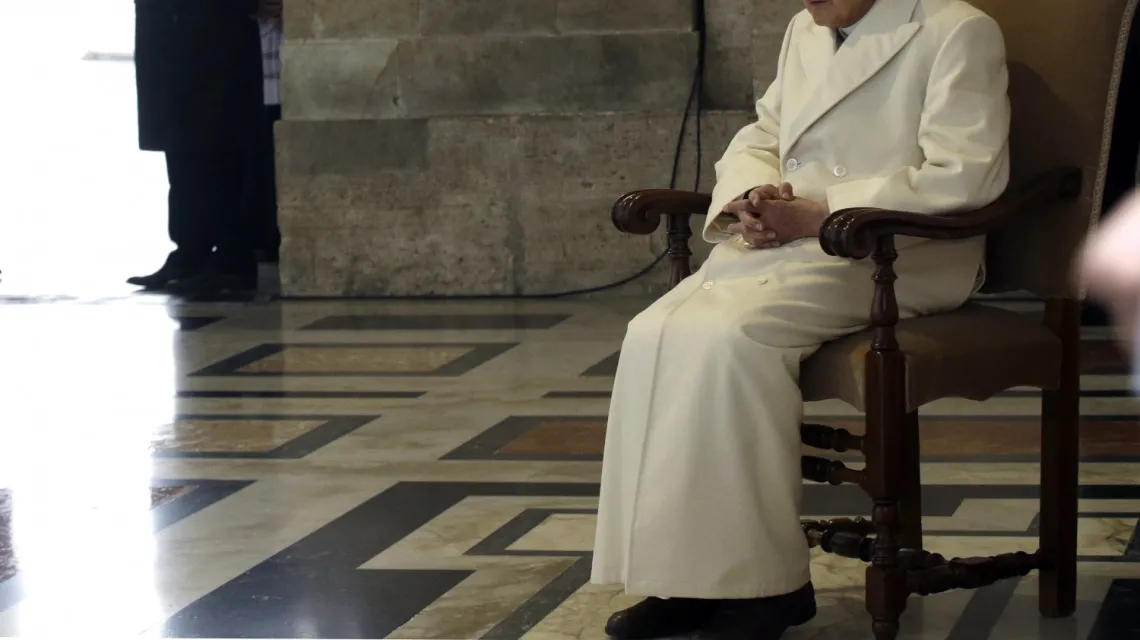 Papież-emeryt Benedykt XVI w bazylice św. Piotra, grudzień 2015 r. /  / fot. AP / East News