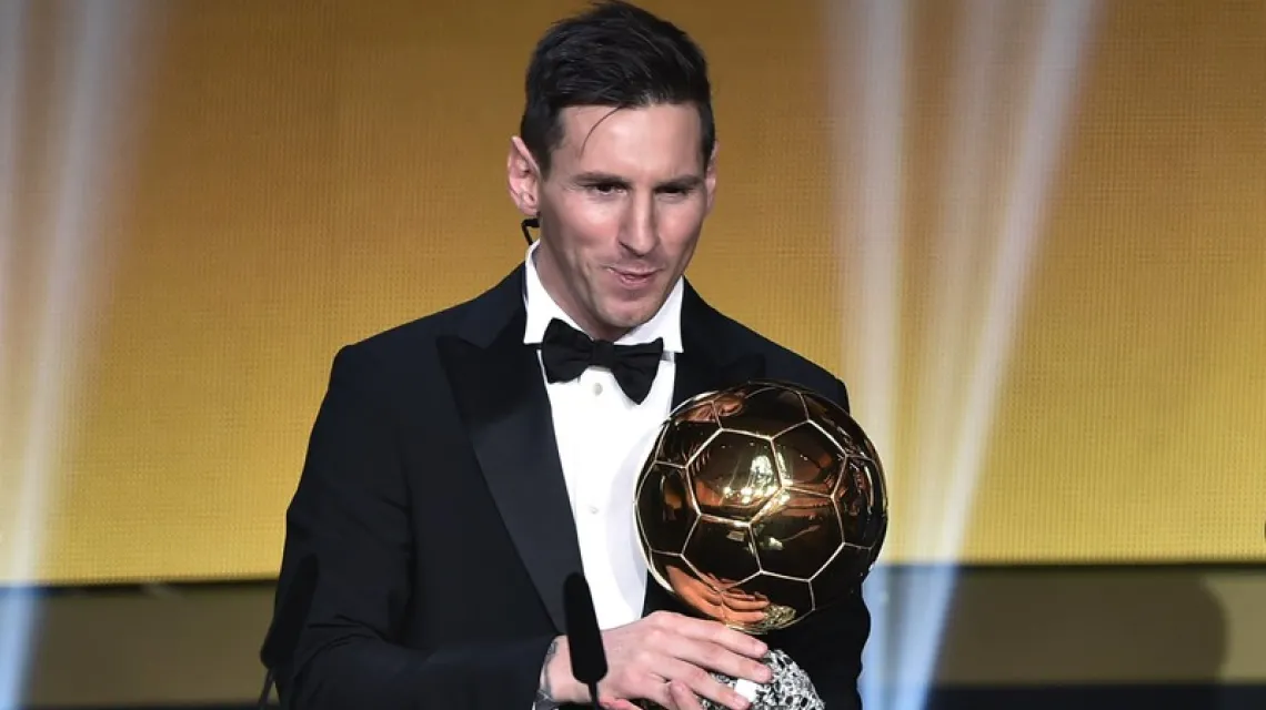 Leo Messi podczas gali wręczenia Złotej Piłki. Fot: FABRICE COFFRINI/AFP/EAST NEWS  / 