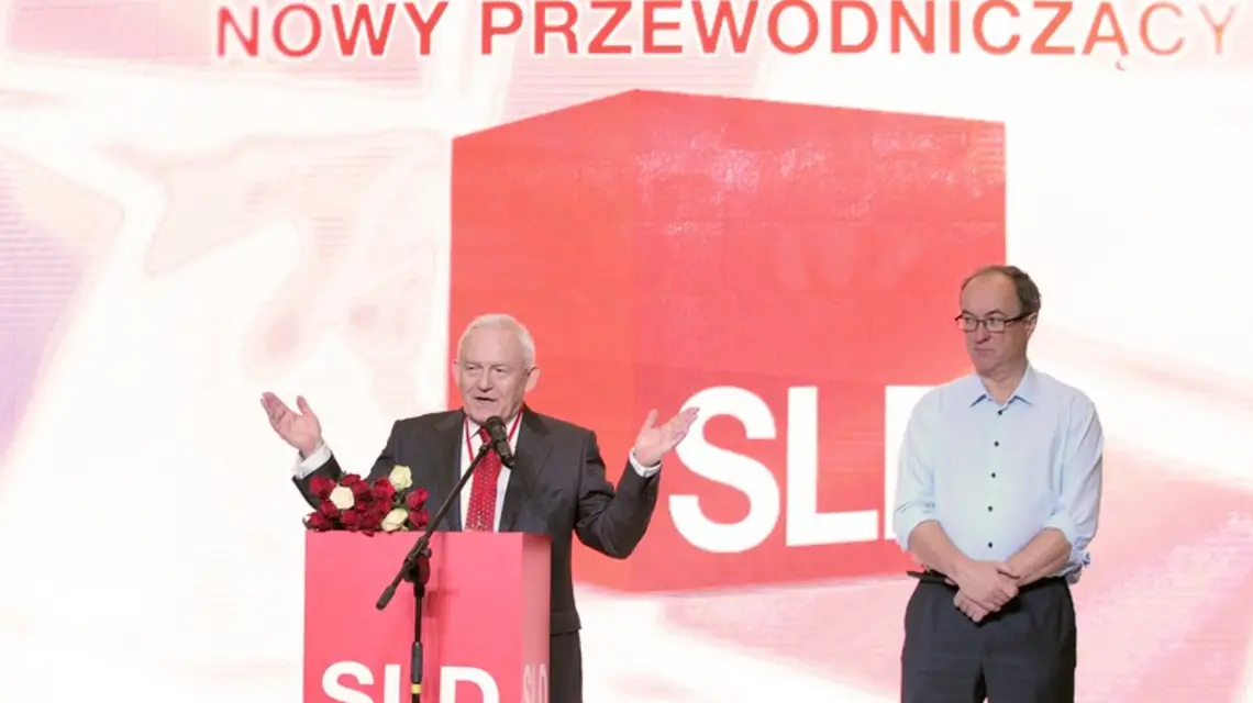 VI Kongres Sojuszu Lewicy Demokratycznej, wybory przewodniczącego partii. Na zdjęciu Leszek Miller i nowy przewodniczacy SLD, Włodzimierz Czarzasty. Warszawa, 23.01.2016 r. / / Fot. Jan Bielecki/East News