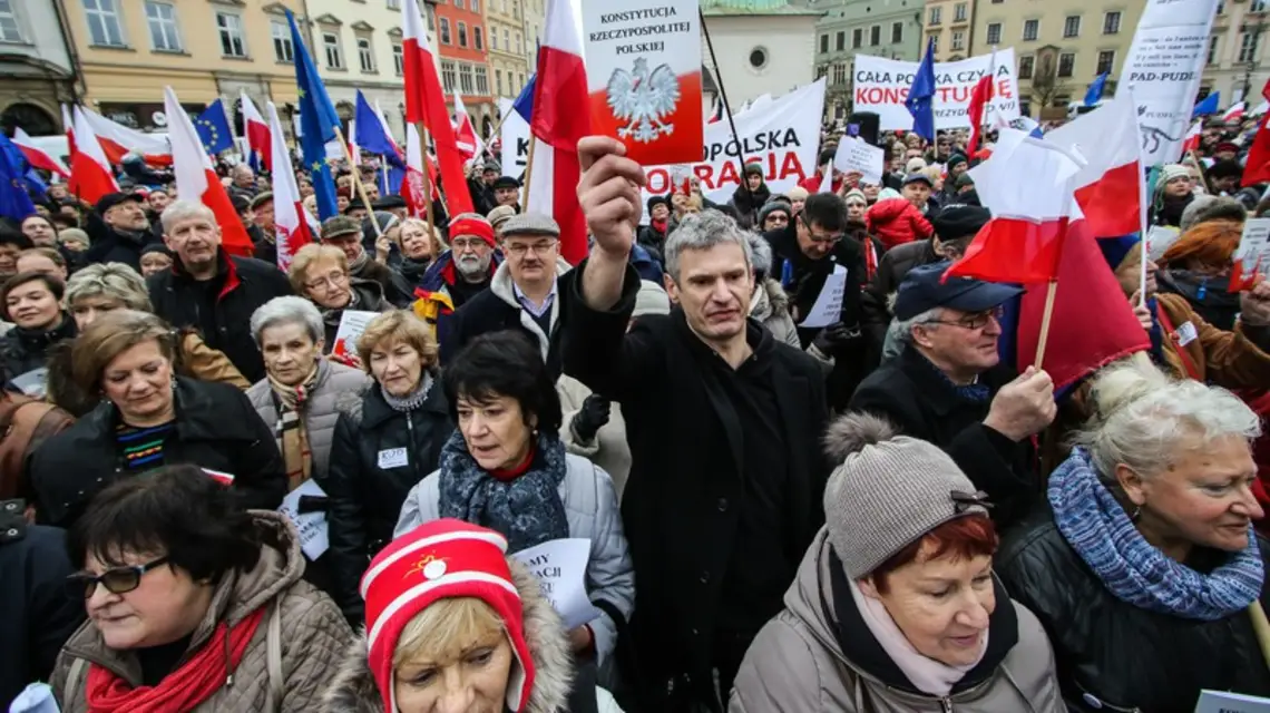 W Polsce trwają protesty w obronie Trybunału Konstytucyjnego: 13 marca pod hasłem "Gdzie jest prezydent dialogu?" pikietowano w Krakowie. / / Fot. Fot. Jan Graczynski / East News
