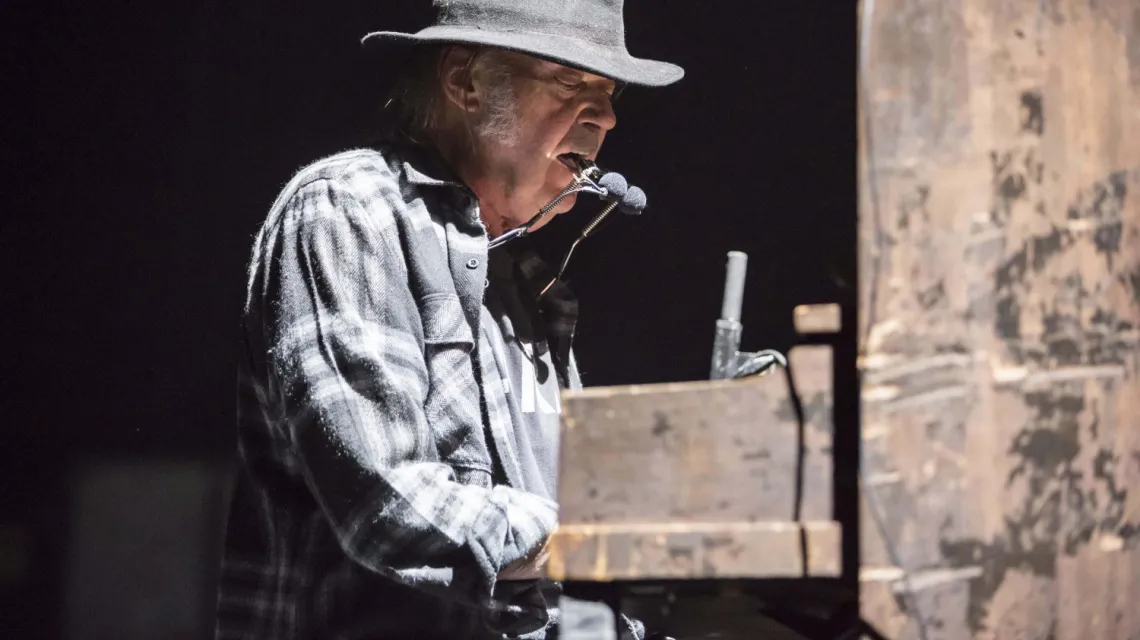Neil Young podczas koncertu w Leeds, czerwiec 2016 r. Fot. Photoshot/REPORTER  / 