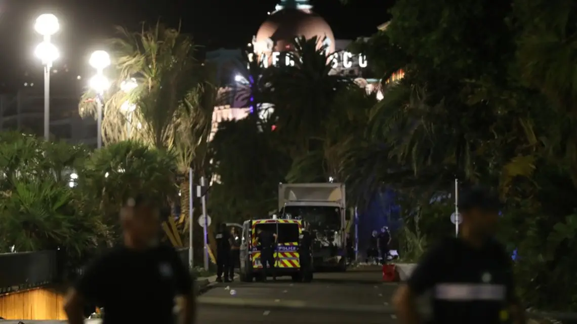 Ciężarówka, która posłużyła do przeprowadzenia zamachu terrorystycznego w Nicei, 14 lipca 2016 r. / / fot. AFP / East News