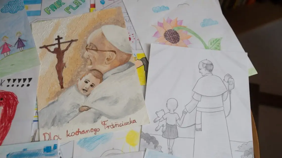 Rysunki małych pacjentów ze szpitala dziecięcego w Prokocimiu dla Papieża Franciszka / / KASIA ZAREMBA / SE / EAST NEWS