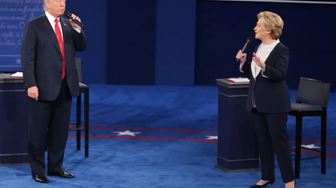 Donald Trump i Hillary Clinton podczas drugiej debaty prezydenckiej, 09.10.206 r. / / Fot. St Louis Post-Dispatch/TNS/ABACA/EAST NEWS