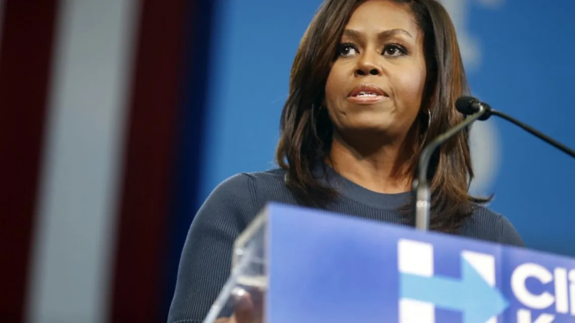 Michelle Obama przemawia podczas konwencji w New Hampshire, 13.10.2016 r. /  / Fot. Jim Cole/AP Photo/EASTNEWS