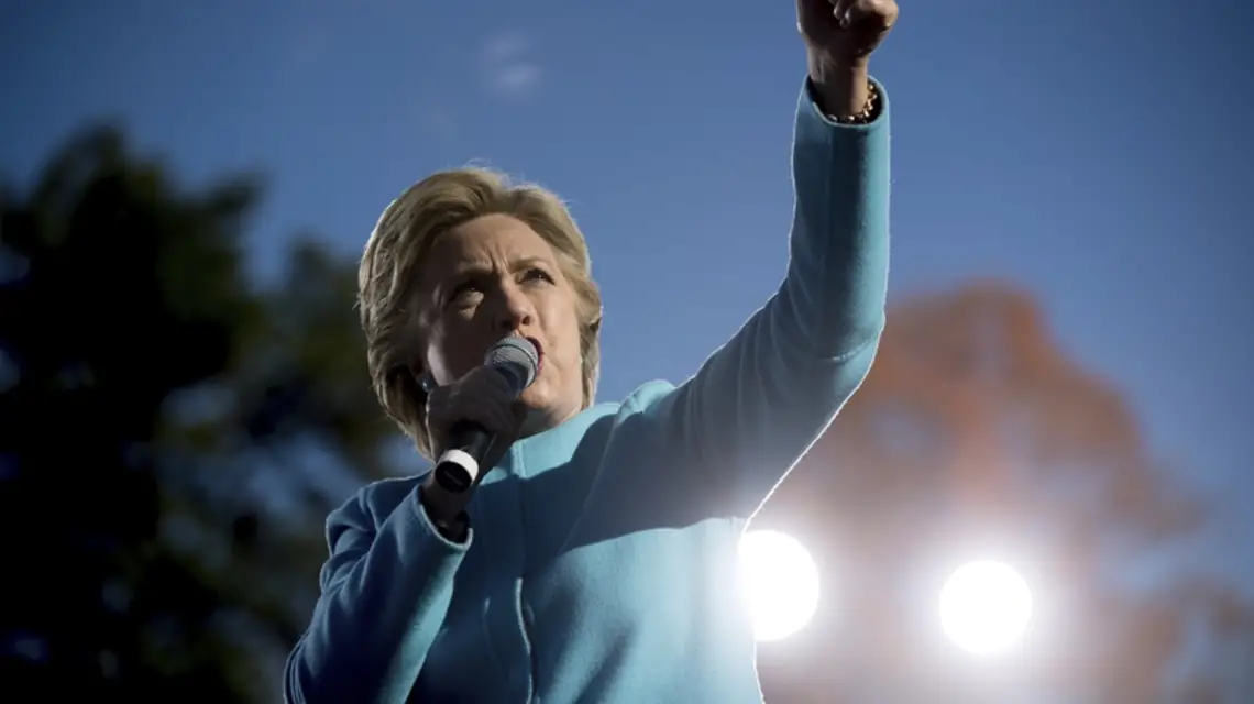 Hillary Clinton przemawia w St. Anselm College w Manchesterze, 24.10.2016 r. / / Fot. Andrew Harnik/AP/FOTOLINK/EASTNEWS