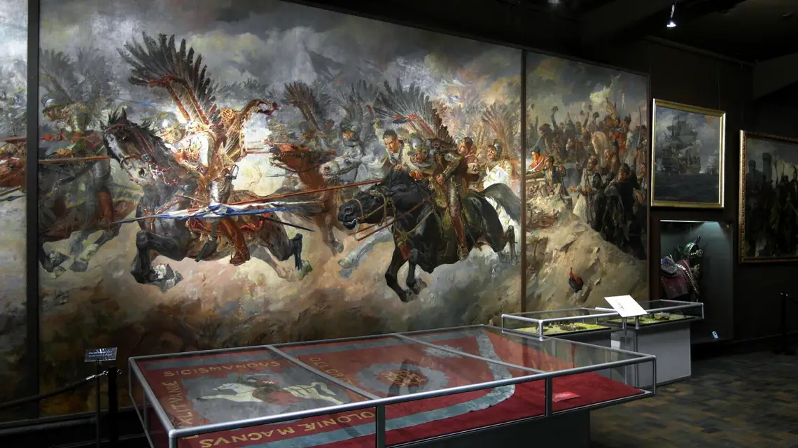  Muzeum Wojska Polskiego, fragment ekspozycji dotyczący wojen XVII w. - na ścianie obraz Stanisława Batowskiego - bitwa pod Chocimiem 1621 / fot. Krzysztof Chojnacki/East News / 